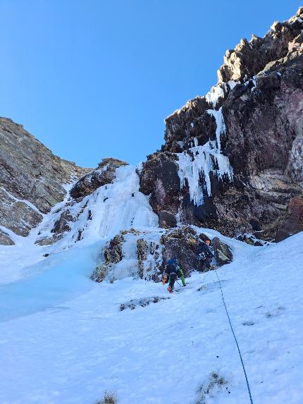 Al Pizzo Salina nelle Orobie Bergamasche la via di misto Lucky Ice