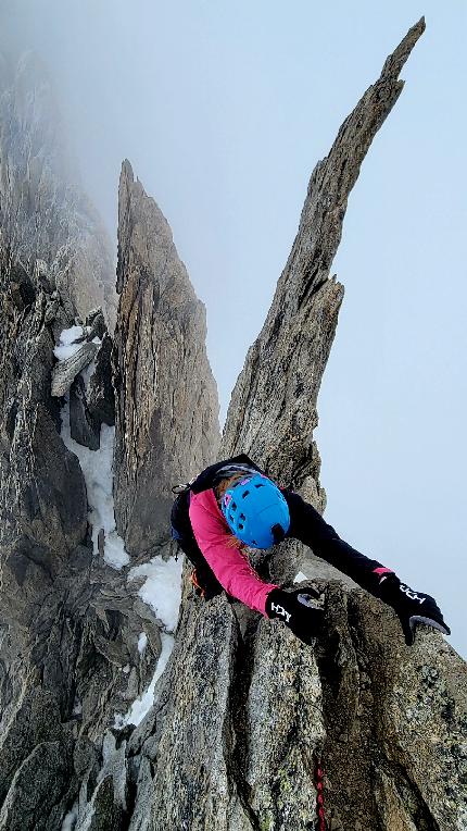 HDry - Sarah Haase sulla traversata Aiguille d'Entrèves