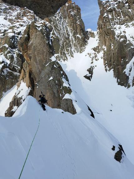 Capucin du Requin, Mont Blanc, Laurent Bibollet, Sam Favret, Julien Herry - The first ski descent of 'Un couloir sans fin' on Capucin du Requin in the Mont Blanc massif (Laurent Bibollet, Sam Favret, Julien Herry 14/01/2024)