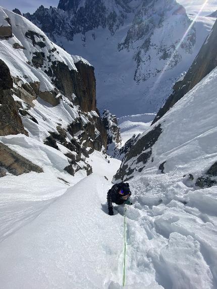 Capucin du Requin, Mont Blanc, Laurent Bibollet, Sam Favret, Julien Herry - The first ski descent of 'Un couloir sans fin' on Capucin du Requin in the Mont Blanc massif (Laurent Bibollet, Sam Favret, Julien Herry 14/01/2024)