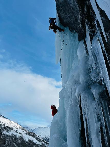 Valle Argentera, Marco Cocito, Giovanni Stupino - 'Frali Ice' in Valle Argentera (Marco Cocito, Giovanni Stupino 20/12/2023): L3 WI5+