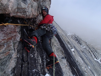 Superbalance, Baffin Island - Marcin Tomaszewski about to reach the Fridge.