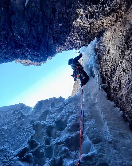 Civetta, Dolomiti, Christian Casanova, Francesco Favilli, Mathieu Maynadier - The first ascent of 'Mixte Feeling' in Civetta, Dolomites (Christian Casanova, Francesco Favilli, Mathieu Maynadier 15-16/01/2024)