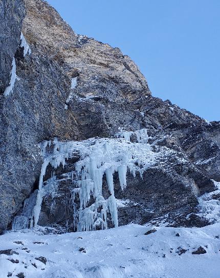 Mont Belleface, La Thuille, Richard Tiraboschi, Giuseppe Vidoni - L'apertura della via 'Tongue in Cheek' sul Mont Belleface in Valle d'Aosta (Richard Tiraboschi, Giuseppe Vidoni 14/01/2024)