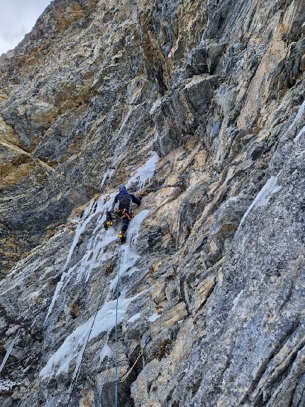 Mont Belleface, La Thuille, Richard Tiraboschi, Giuseppe Vidoni - L'apertura della via 'Tongue in Cheek' sul Mont Belleface in Valle d'Aosta (Richard Tiraboschi, Giuseppe Vidoni 14/01/2024)