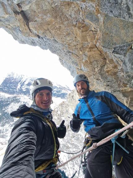 Mont Belleface, La Thuille, Richard Tiraboschi, Giuseppe Vidoni - Giuseppe Vidoni e Richard Tiraboschi il 14/01/2024 durante l'apertura della via 'Tongue in Cheek' sul Mont Belleface in Valle d'Aosta