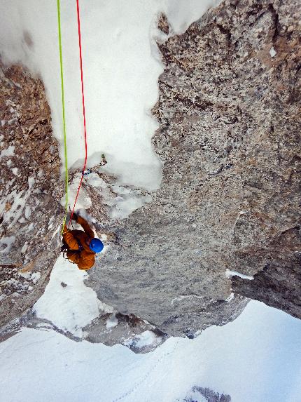 Monte Fop, Dolomiti, Emanuele Andreozzi, Stefano Giongo - L'apertura di 'Per un Angelo' sulla parete nord del Monte Fop in Val Ombretta, Marmolada, Dolomiti (Emanuele Andreozzi, Stefano Giongo 04/01/2024)