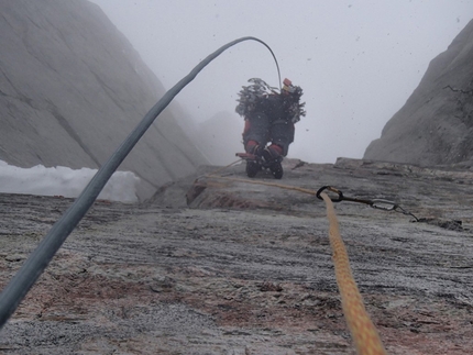 Superbalance, Baffin Island - Marek Raganowicz & Marcin Tomaszewski establishing Superbalance (VII, A4, M7+) up Polar Sun Spire, Baffin Island.