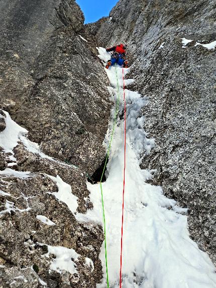 Monte Fop, Dolomiti, Emanuele Andreozzi, Stefano Giongo - L'apertura di 'Per un Angelo' sulla parete nord del Monte Fop in Val Ombretta, Marmolada, Dolomiti (Emanuele Andreozzi, Stefano Giongo 04/01/2024)