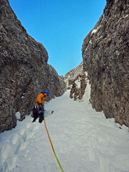 Monte Fop, Dolomiti, Emanuele Andreozzi, Stefano Giongo - L'apertura di 'Per un Angelo' sulla parete nord del Monte Fop in Val Ombretta, Marmolada, Dolomiti (Emanuele Andreozzi, Stefano Giongo 04/01/2024)