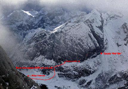 Monte Fop, Dolomiti, Emanuele Andreozzi, Stefano Giongo - Avvicinamento a 'Per un Angelo' sulla parete nord del Monte Fop in Val Ombretta, Marmolada, Dolomiti (Emanuele Andreozzi, Stefano Giongo 04/01/2024)