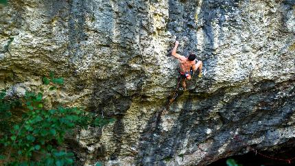 Video: il secondo flash più difficile di Adam Ondra, Peščena ura (9a) a Sopota in Slovenia