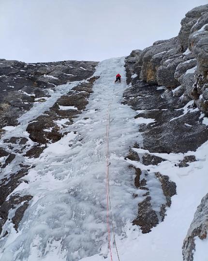 New mixed climb on Monte Taburlo in Italian Dolomites by Cassol, Da Canal, Vallata