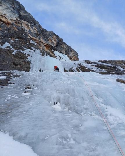 Monte Taburlo, Dolomiti, Davide Cassol, Riccardo Da Canal, Luca Vallata - L'apertura di 'Gitanes bleu' sul Monte Taburlo nelle Dolomiti d'Ampezzo (Davide Cassol, Riccardo Da Canal, Luca Vallata 21/01/2024)