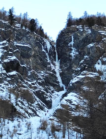 Valle Argentera, Fabrizio Cuniberti, Diego Margiotta, Lucio Rinetti - 'Coboldo Caustico' in Valle Argentera. 'Ecofly' di Fabrizio Cuniberti, Diego Margiotta e Lucio Rinetti sale la frangia di sinistra