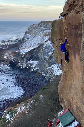 James Pearson - James Pearson su Immortal a Maiden's Bluff, Yorkshire, UK, gennaio 2024