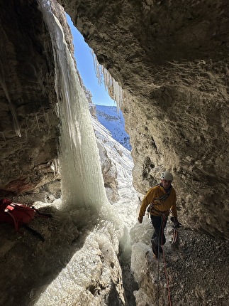 Langental, Dolomites, Daniel Ladurner, Johannes Lemayr - The first ascent of 'Ein Tag zum Träumen' in Langental, Dolomites (Daniel Ladurner, Johannes Lemayr 23/01/2024)