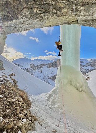 Langental, Dolomites, Daniel Ladurner, Johannes Lemayr - The first ascent of 'Ein Tag zum Träumen' in Langental, Dolomites (Daniel Ladurner, Johannes Lemayr 23/01/2024)