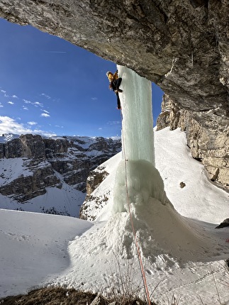 Langental, Dolomites, Daniel Ladurner, Johannes Lemayr - The first ascent of 'Ein Tag zum Träumen' in Langental, Dolomites (Daniel Ladurner, Johannes Lemayr 23/01/2024)