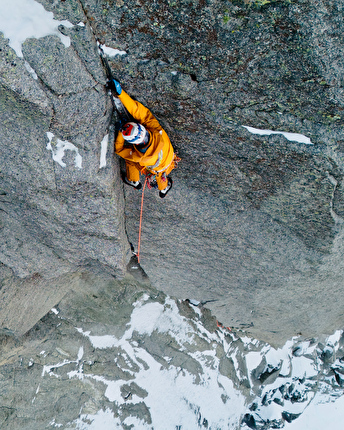 Léo Billon, Benjamin Védrines - Benjamin Védrines & Léo Billon, Voie des Guides (850m, ED+, M8+) sul Petit Dru