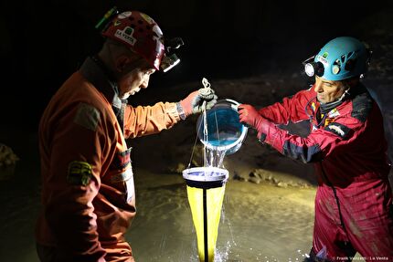 Associazione La Venta Esplorazioni Geografiche, Colombia - El Penòn, Colombia: Cueva de la Sardina campionamenti col prof Carlos Lasso