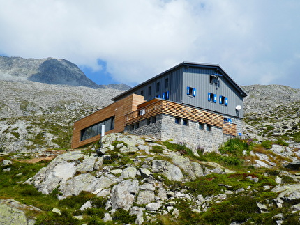 Ricerca di nuovi gestori per i rifugi Carè Alto, Mandron e Sette Selle