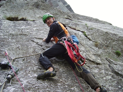 Vallone di Sea - Elio Bonfanti in apertura su L5 di I migliori anni della nostra vita alla Parete del Trono di Osiride, Vallone di Sea