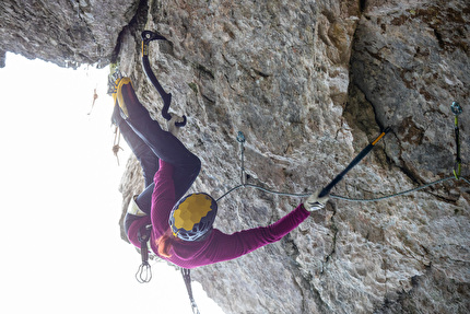 Febbre da Cavallo 2024, Campitello Matese, Molise - Angelika Rainer in azione alla Grotta delle Ciaole, durante il meeting di drytooling Febbre da Cavallo, Campitello Matese, Molise
