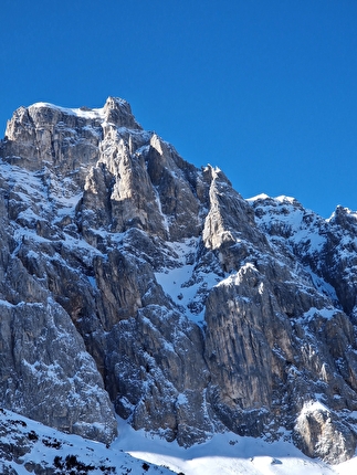 Crozzon di Val d’Agola, Brenta Dolomites, Nicola Castagna, Francesco Salvaterra - The first ascent of 'La Concha de la lora' on Crozzon di Val d’Agola in the Brenta Dolomites (Nicola Castagna, Francesco Salvaterra 25/01/2024)