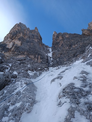 Crozzon di Val d’Agola, Brenta Dolomites, Nicola Castagna, Francesco Salvaterra - The first ascent of 'La Concha de la lora' on Crozzon di Val d’Agola in the Brenta Dolomites (Nicola Castagna, Francesco Salvaterra 25/01/2024)