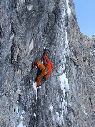 Crozzon di Val d’Agola, Brenta Dolomites, Nicola Castagna, Francesco Salvaterra - The first ascent of 'La Concha de la lora' on Crozzon di Val d’Agola in the Brenta Dolomites (Nicola Castagna, Francesco Salvaterra 25/01/2024)