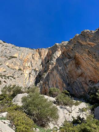 Monte Uddé, Sardegna, Michele Amadio, Andrea Migliano, Federica Mingolla - L'apertura di 'Amore che Vieni, Amore che Vai' al Torrione del Lanaitto del Monte Uddé in Sardegna (Michele Amadio, Andrea Migliano, Federica Mingolla 01/2024)