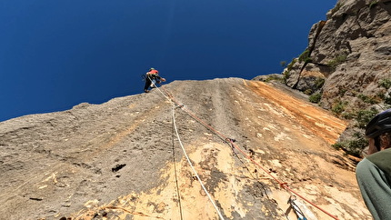 Monte Uddé, Sardegna, Michele Amadio, Andrea Migliano, Federica Mingolla - L'apertura di 'Amore che Vieni, Amore che Vai' al Torrione del Lanaitto del Monte Uddé in Sardegna (Michele Amadio, Andrea Migliano, Federica Mingolla 01/2024)