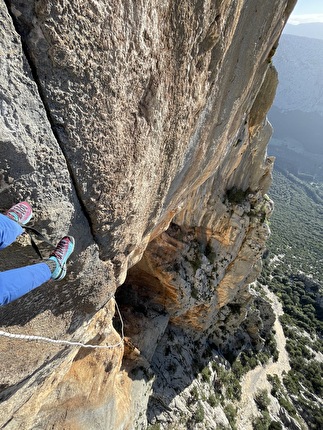 Monte Uddé, Sardegna, Michele Amadio, Andrea Migliano, Federica Mingolla - L'apertura di 'Amore che Vieni, Amore che Vai' al Torrione del Lanaitto del Monte Uddé in Sardegna (Michele Amadio, Andrea Migliano, Federica Mingolla 01/2024)