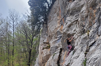 Arrampicata Abruzzo - Beatrice di Giansante su 'Mario chi?' a Jurassic Park in Abruzzo