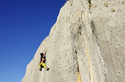 Arrampicata Abruzzo - Gemma Cipressi su Cagnaccio, falesia Catelvecchio Subequo in Abruzzo