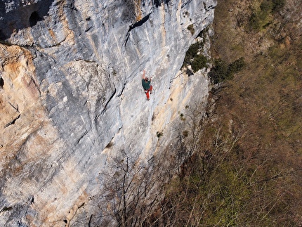 Arrampicata Abruzzo - Marco di Brigida su 'Senza Nome 9' nella falesia Meta in Abruzzo