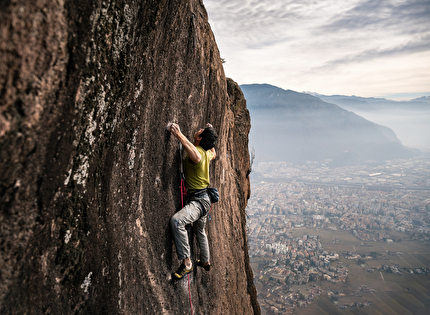 Winter Terrace, San Genesio / Jenesien, Bolzano - Michele Caminati climbing 'L'insostenibile leggerezza dell'essere' at the crag Winter Terrace at Jenesien, Bozen