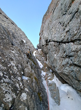 Visolotto, Alpi Cozie, Giovanni Ravizza, Michele Tixi - Apertura del terzo tiro della via 'La prosopopea del ghiacciatore' al Visolotto (Giovanni Ravizza, Michele Tixi 02/2024)