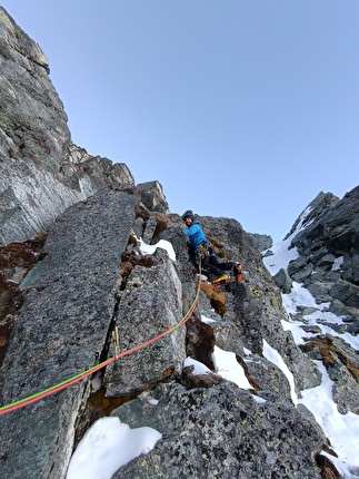 Visolotto, Alpi Cozie, Giovanni Ravizza, Michele Tixi - Apertura del settimo tiro della via 'La prosopopea del ghiacciatore' al Visolotto (Giovanni Ravizza, Michele Tixi 02/2024)