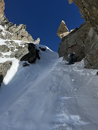 Aiguille d’Argentière, Arête Charlet Straton, Tom Lafaille, Fay Manners - La prima discesa di Stratonspherique su Aiguille d’Argentière (Tom Lafaille, Fay Manners 17/02/2024)