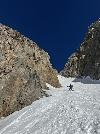 Aiguille d’Argentière, Arête Charlet Straton, Tom Lafaille, Fay Manners - Making the first ski descent of Stratonspherique on Aiguille d’Argentière (Tom Lafaille, Fay Manners 17/02/2024)