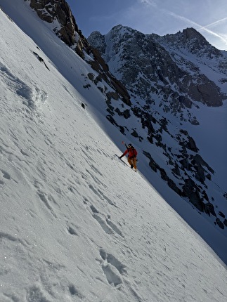 Aiguille d’Argentière, Arête Charlet Straton, Tom Lafaille, Fay Manners - La prima discesa di Stratonspherique su Aiguille d’Argentière (Tom Lafaille, Fay Manners 17/02/2024)