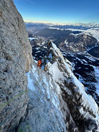 Sassolungo, Dolomiti, Martin Feistl, Simon Gietl - L'apertura di 'Aura' sulla parete NE del Sassolungo, Dolomiti (Martin Feistl, Simon Gietl 02-03/02/2024)