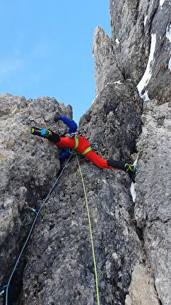 Sassolungo, Dolomiti, Martin Feistl, Simon Gietl - L'apertura di 'Aura' sulla parete NE del Sassolungo, Dolomiti (Martin Feistl, Simon Gietl 02-03/02/2024)