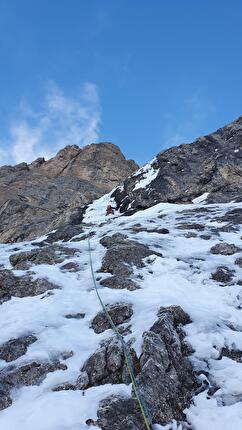 Sassolungo, Dolomiti, Martin Feistl, Simon Gietl - L'apertura di 'Aura' sulla parete NE del Sassolungo, Dolomiti (Martin Feistl, Simon Gietl 02-03/02/2024)