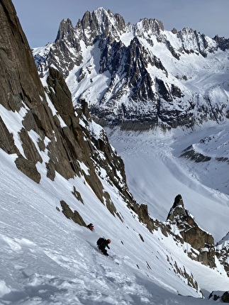 Dent du Requin, Yannick Boissenot, Julien Herry, Zian Perrot-Couttet - The descent 'L’aileron du Requin' on Dent du Requin in the Mont Blanc massif (Yannick Boissenot, Julien Herry, Zian Perrot-Couttet 02/2024)