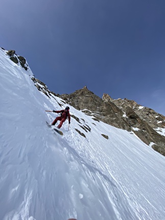 Dent du Requin, Yannick Boissenot, Julien Herry, Zian Perrot-Couttet - The descent 'L’aileron du Requin' on Dent du Requin in the Mont Blanc massif (Yannick Boissenot, Julien Herry, Zian Perrot-Couttet 02/2024)