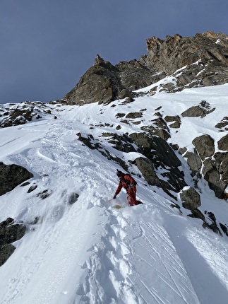 Dent du Requin, Yannick Boissenot, Julien Herry, Zian Perrot-Couttet - The descent 'L’aileron du Requin' on Dent du Requin in the Mont Blanc massif (Yannick Boissenot, Julien Herry, Zian Perrot-Couttet 02/2024)