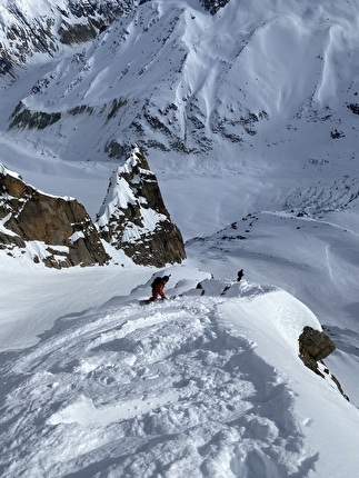 Dent du Requin, Yannick Boissenot, Julien Herry, Zian Perrot-Couttet - La discesa 'L’aileron du Requin' al Dent du Requin nel massiccio del Monte Bianco (Yannick Boissenot, Julien Herry, Zian Perrot-Couttet 02/2024)